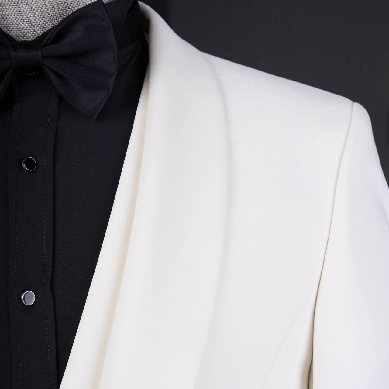 White Groom Tuxedo with Shawl Lapel and Black Contrast Shirt – Luxury Wedding Suit by BERLINAF