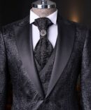 Elegant Black Embossed Tuxedo with Satin Shawl Lapel and Brooch Cravat – BERLINAF