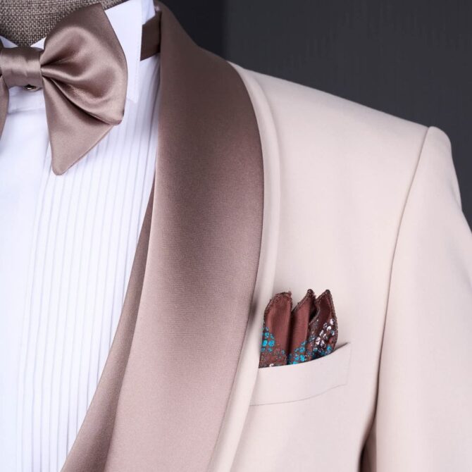 Elegant Beige Tuxedo with Champagne Satin Shawl Lapel – Berlinaf Three-Piece Men’s Wedding & Formal Suit