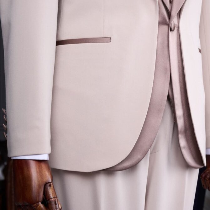 Elegant Beige Tuxedo with Champagne Satin Shawl Lapel – Berlinaf Three-Piece Men’s Wedding & Formal Suit