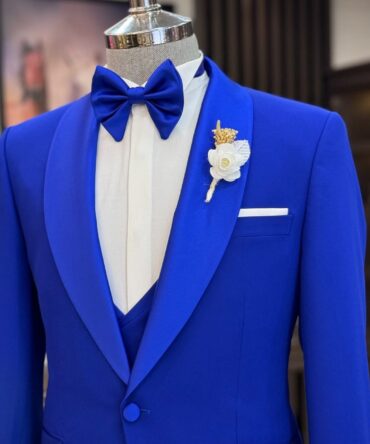 Royal Blue Tuxedo with Shawl Lapel & Bow Tie – Statement Formalwear for Men | Berlinaf