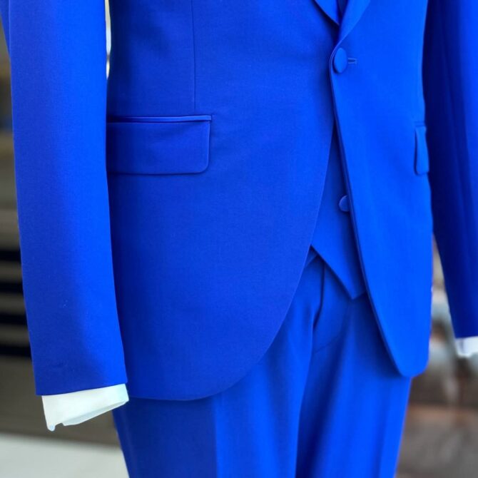 Royal Blue Tuxedo with Shawl Lapel & Bow Tie – Statement Formalwear for Men | Berlinaf